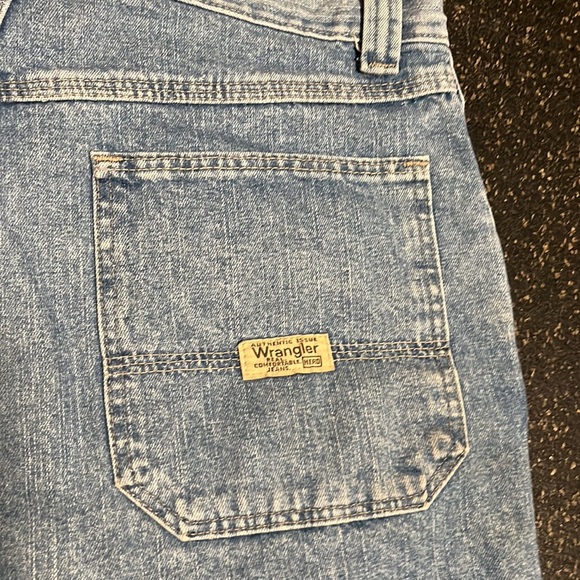 Vintage Wrangler cutoff denim shorts - Picture 3 of 4